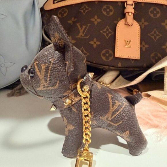 LV Puppy Design Key Accessory - Picture 1 of 6
